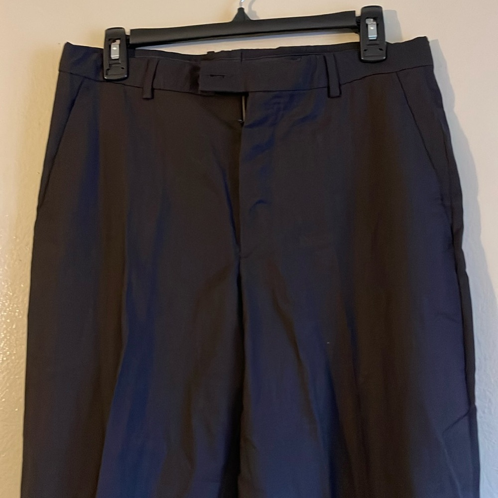 Men pants 👖, color gray. Excellent condition. For a size small person.